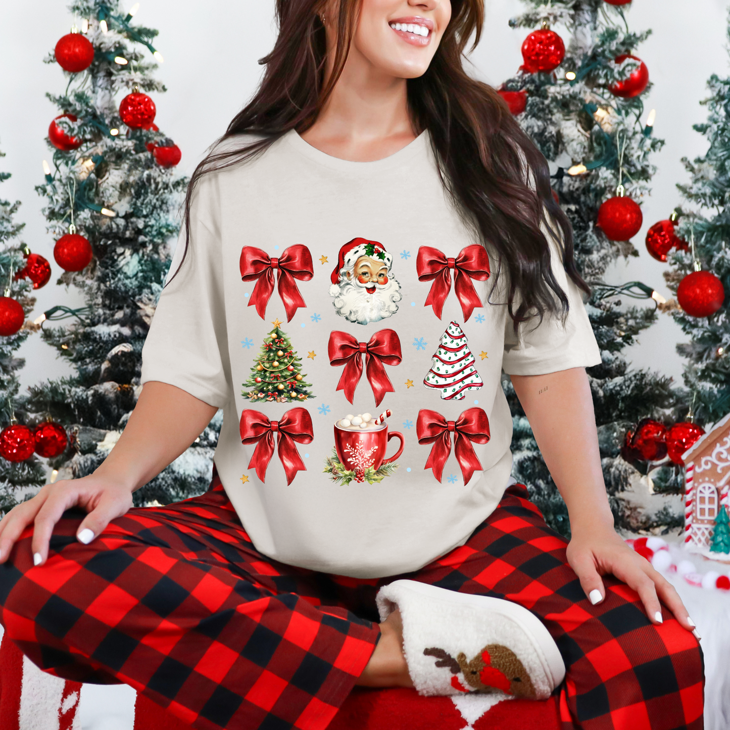 π
π Santa & Bows Christmas Cheer Tee β Vintage Vibes, Holiday Joy! πβοΈ