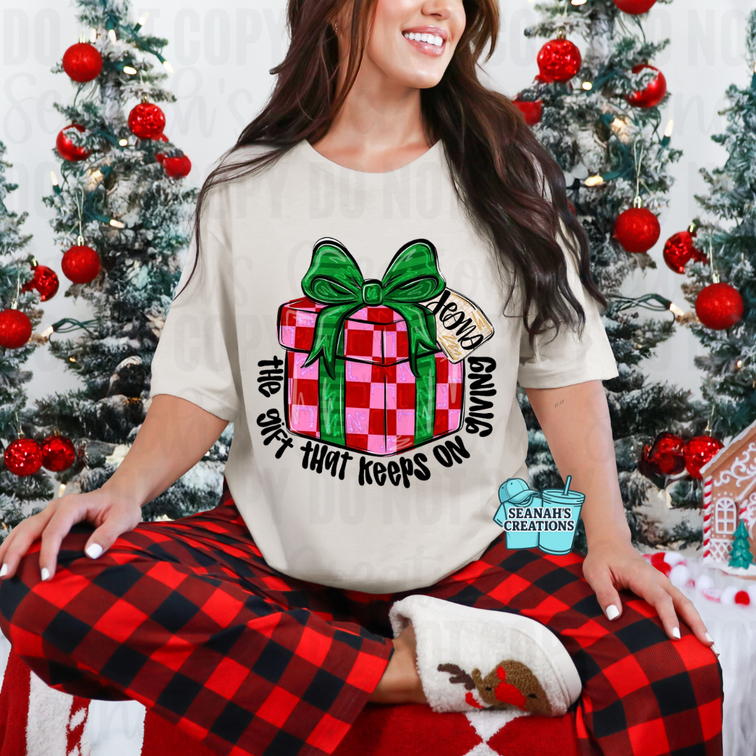 🎁🎄 Giving Is the Gift That Keeps on Giving Tee