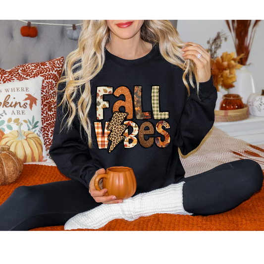 🍂 Fall Vibes Sweatshirt – Patchwork, Plaid & Pumpkin Season Ready 🍂